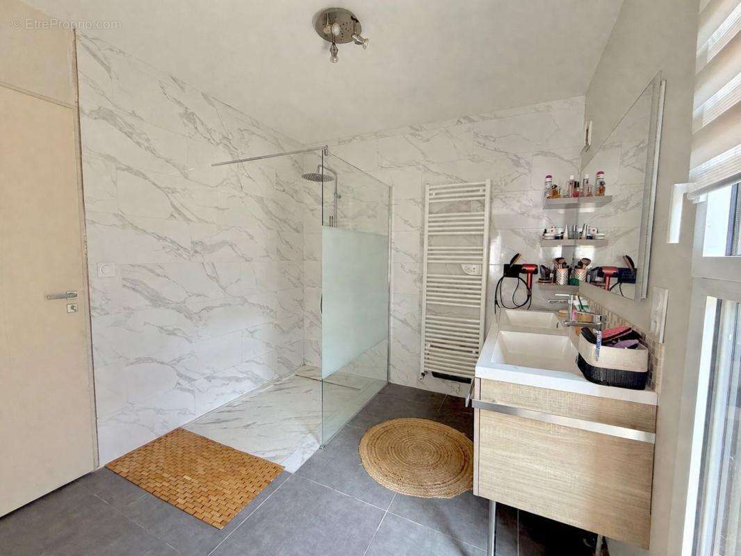 Maison à SAINT-PIERRE-DE-VARENGEVILLE