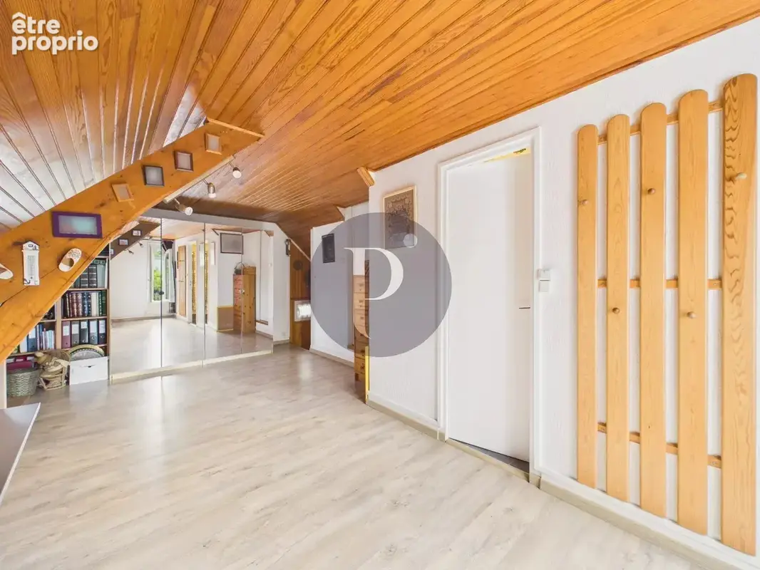 Maison Verrieres le Buisson  8 pièces  5 chambres - photo 13