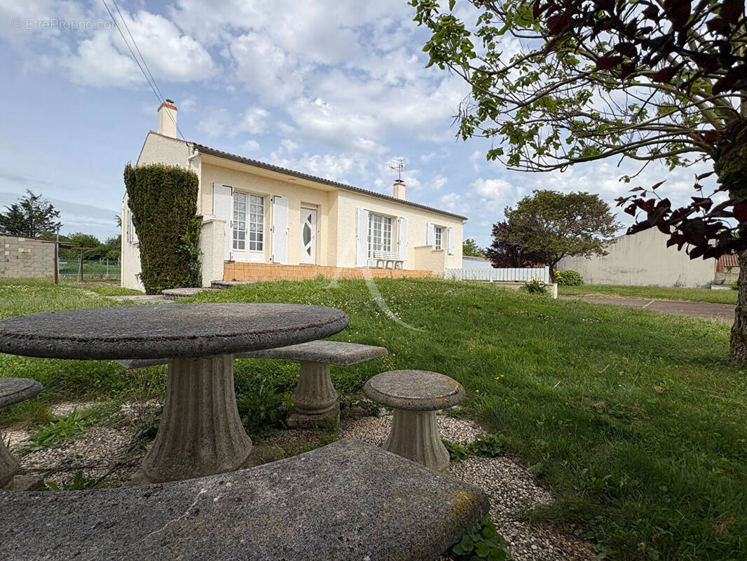 Maison à NALLIERS