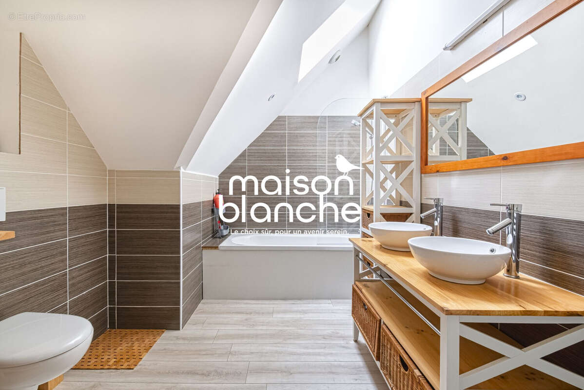 Maison à BRISSAC-QUINCE