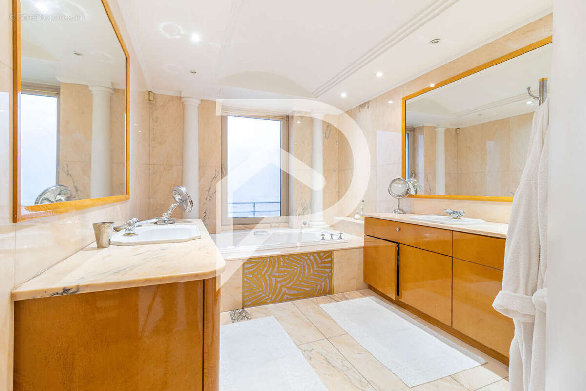 Appartement à MARSEILLE-2E