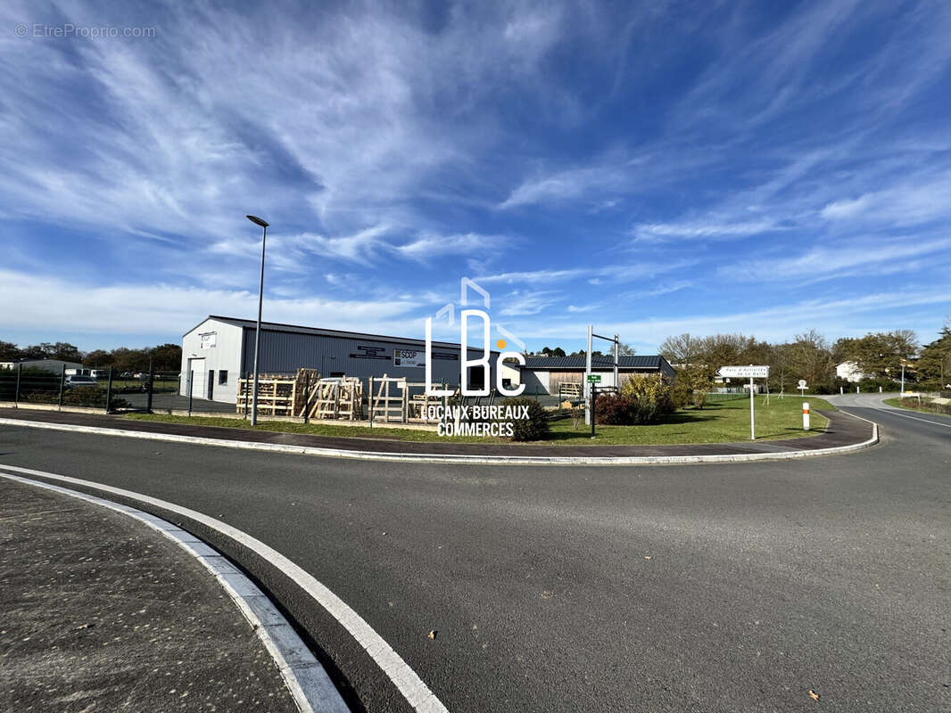 Commerce à LES TOUCHES