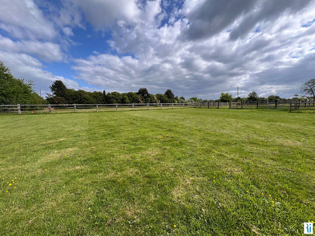 Terrain à ISNEAUVILLE