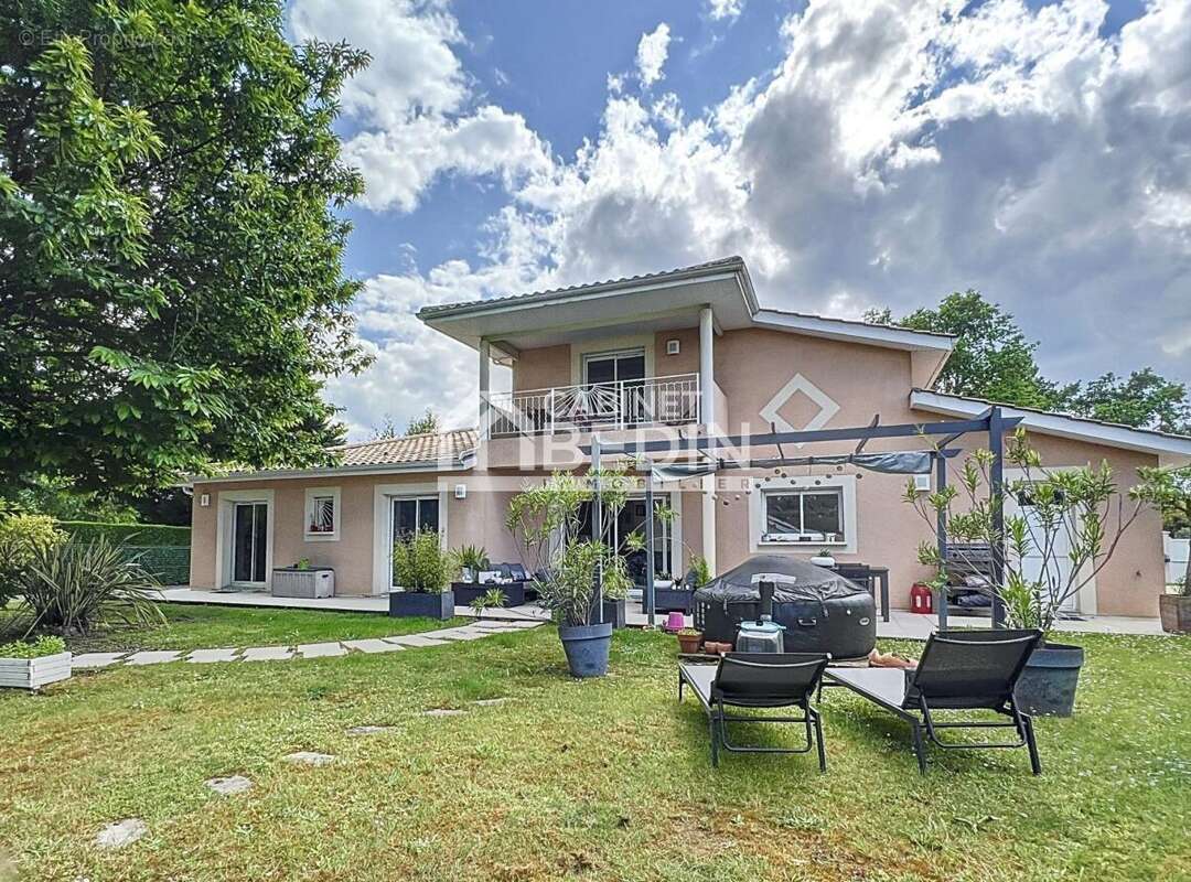 Maison à SAINT-MEDARD-D'EYRANS