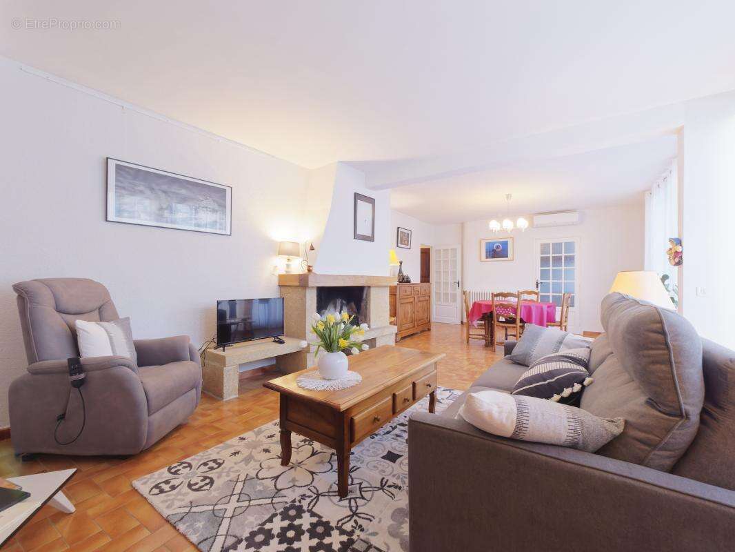 Immeuble avec 2 appartements + garage + caves - photo 10