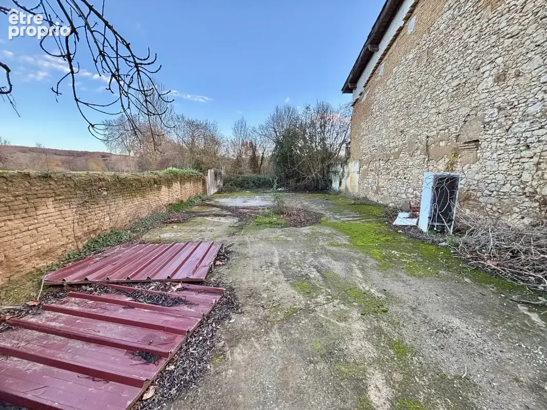 Ancien immeuble à rénover de 410 m² avec jardin et parking privatif – Larrazet (82) - photo 14