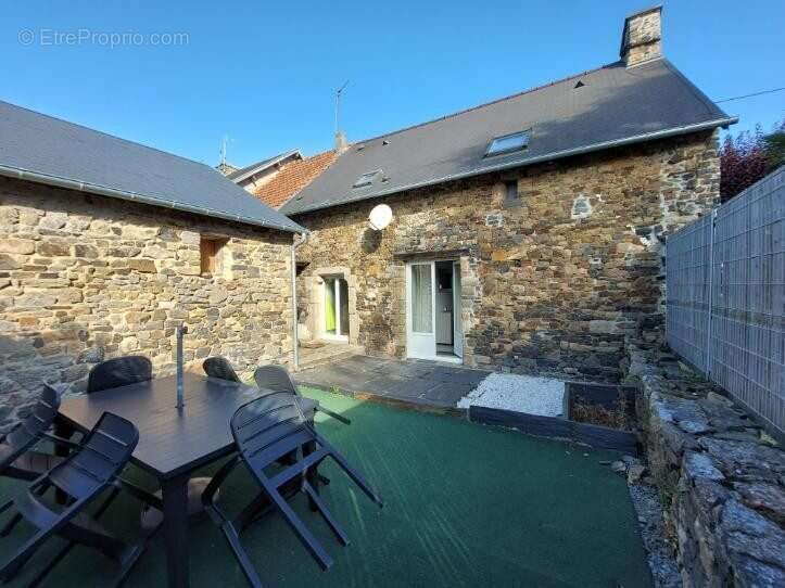 Maison à JULLOUVILLE