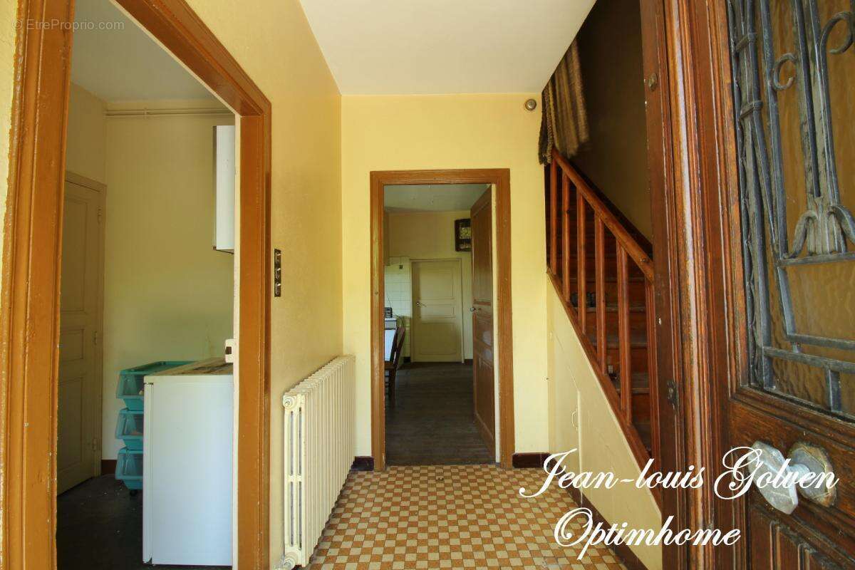 Maison à vendre avec de beaux volumes, à quelques minutes de Brousse-le-château (12) - photo 4