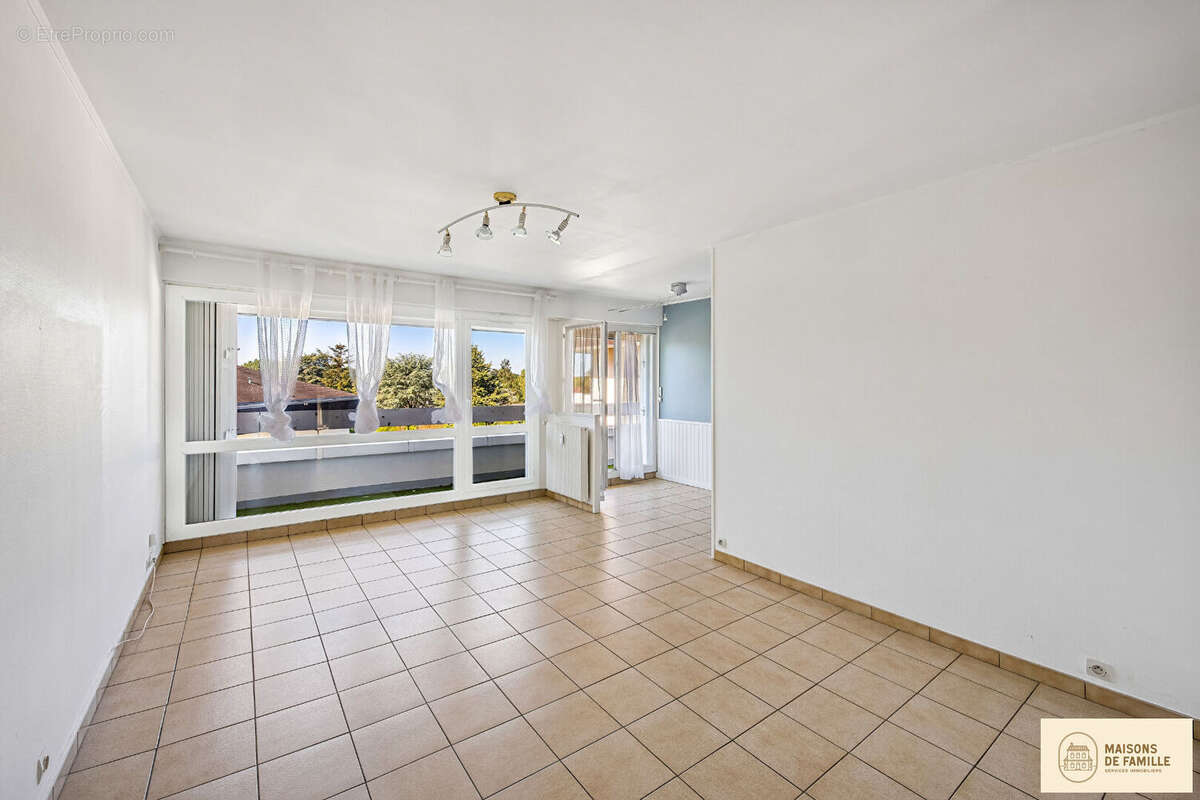 Appartement à LES ESSARTS-LE-ROI