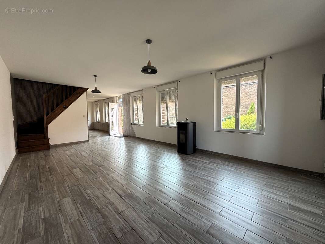 Maison 101 m² à Bus  - photo 4