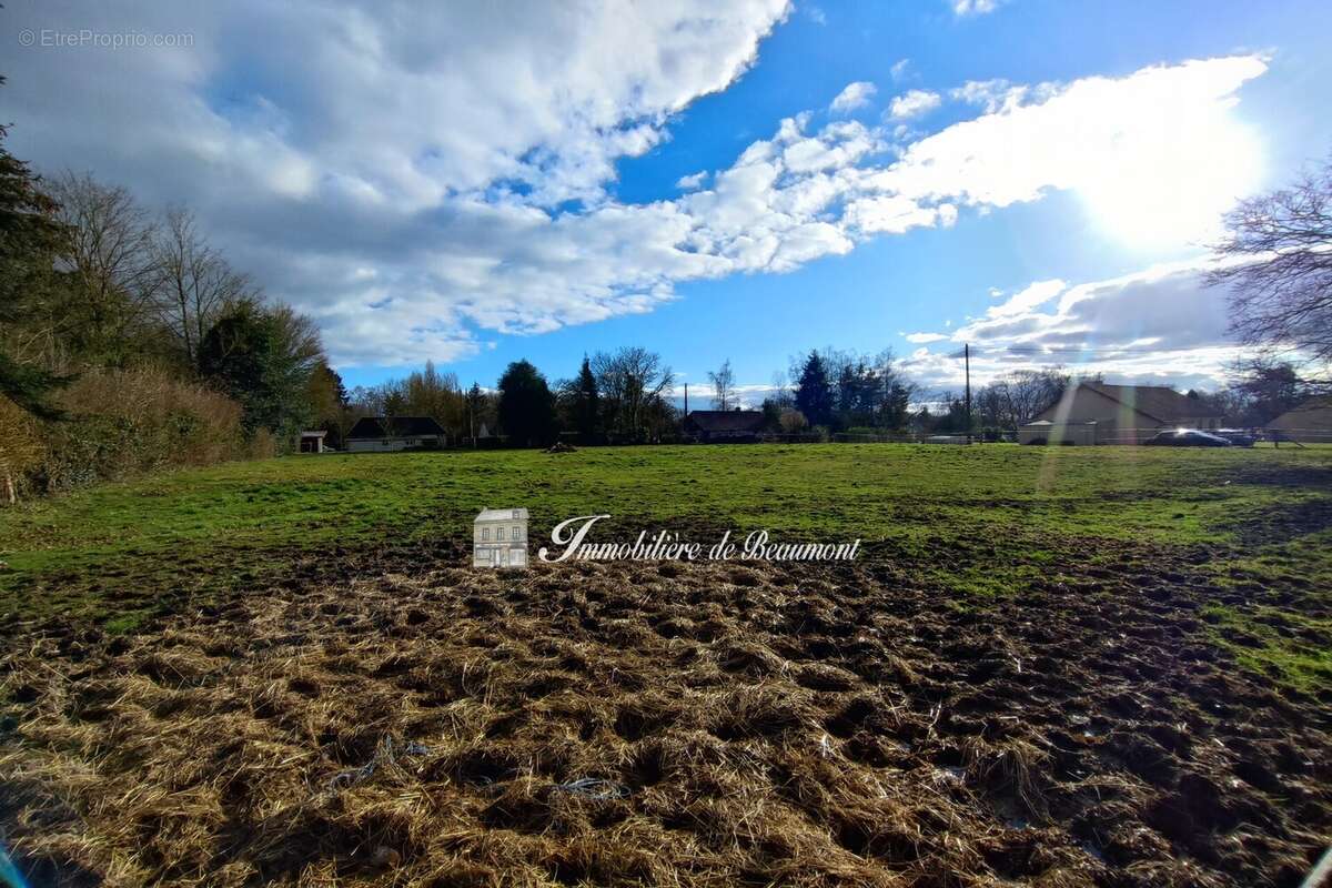 Terrain à BEAUMONT-LE-ROGER