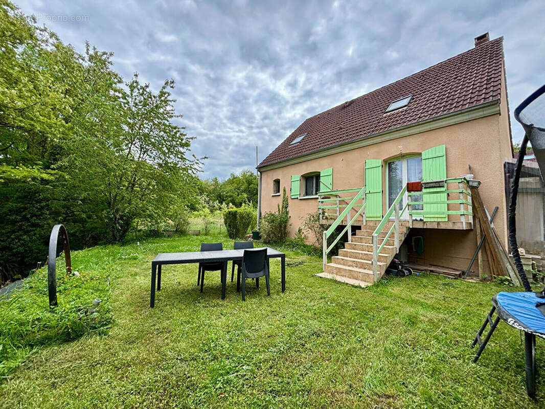 Maison à SAINT-PIERRE-LES-NEMOURS