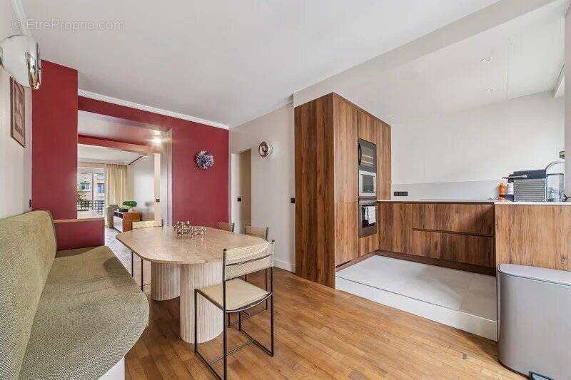 Appartement à NEUILLY-SUR-SEINE