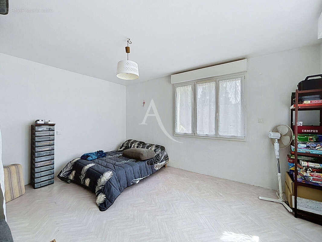 Maison - 3 chambres - 127 m² - MARIGNE PEUTON - photo 12