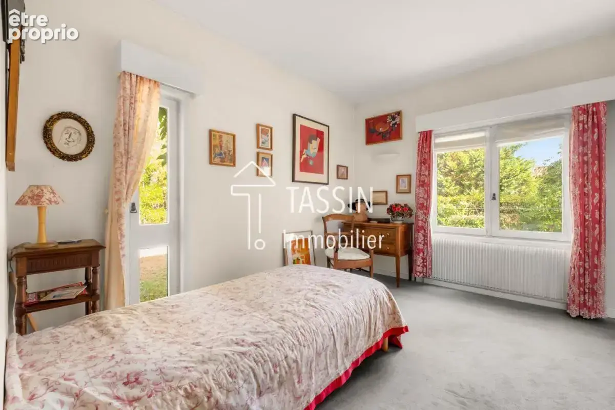 TASSIN - Maison à rénover entre Bourg et centre - photo 10