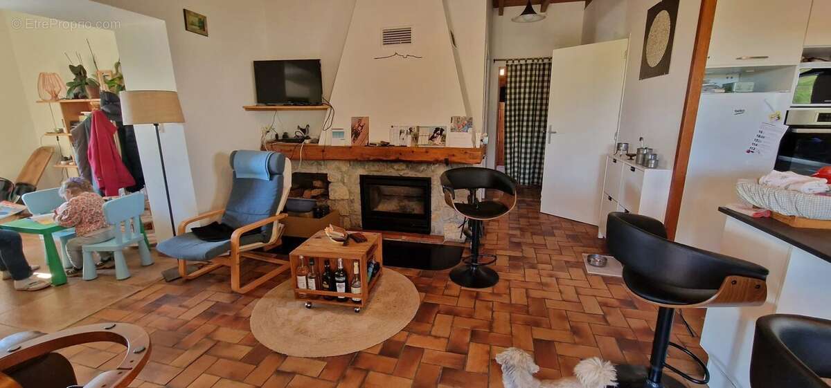 Maison à LAVAL-D'AIX