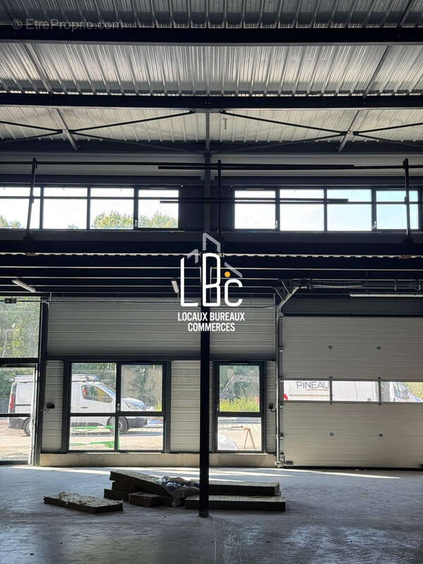 Commerce à BASSE-GOULAINE