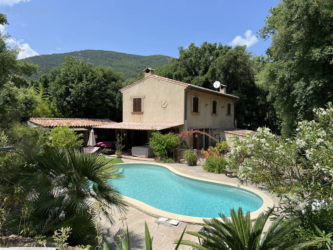 Maison à PLAN-DE-LA-TOUR