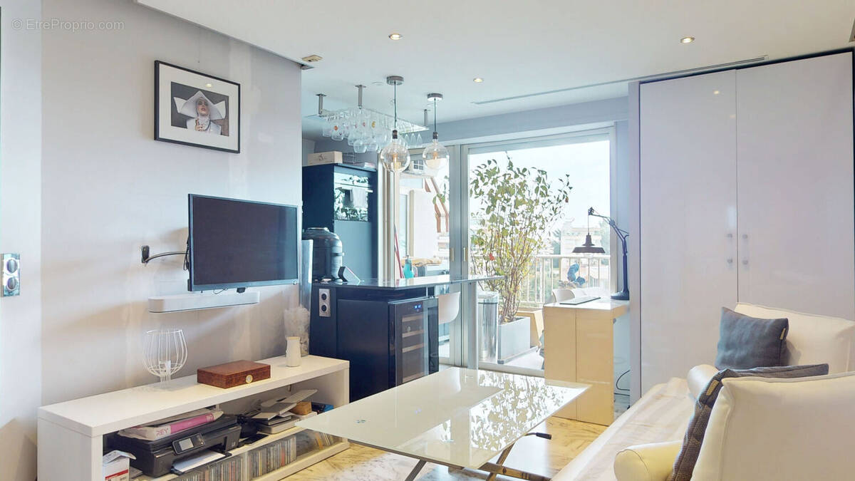 Appartement à SAINT-LAURENT-DU-VAR