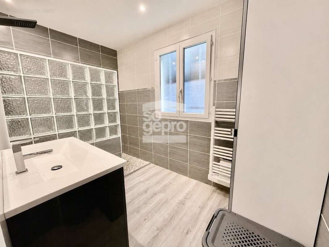 Réf - 2069 : Vente Maison 5 Pièces avec Piscine à Vias ! - photo 9