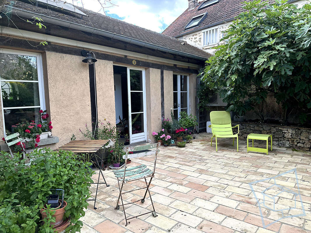 Maison à DAMPIERRE-EN-YVELINES