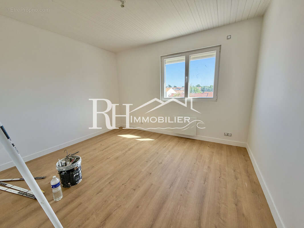 Rénové plein centre bourg - photo 9
