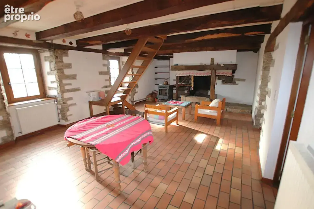 Ensemble immobilier avec gîte et potentiel second gîte - Maison T7 de 211 m² sur terrain arboré - photo 3