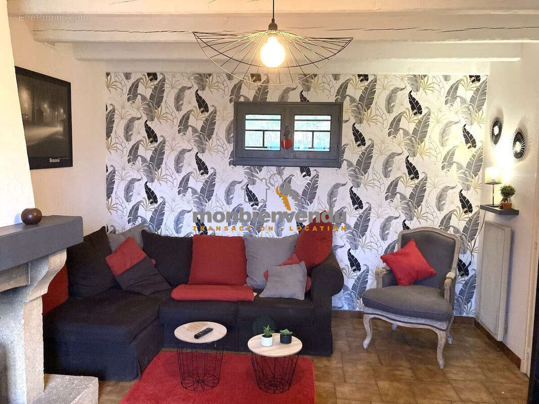 Maison à VIC-SUR-CERE