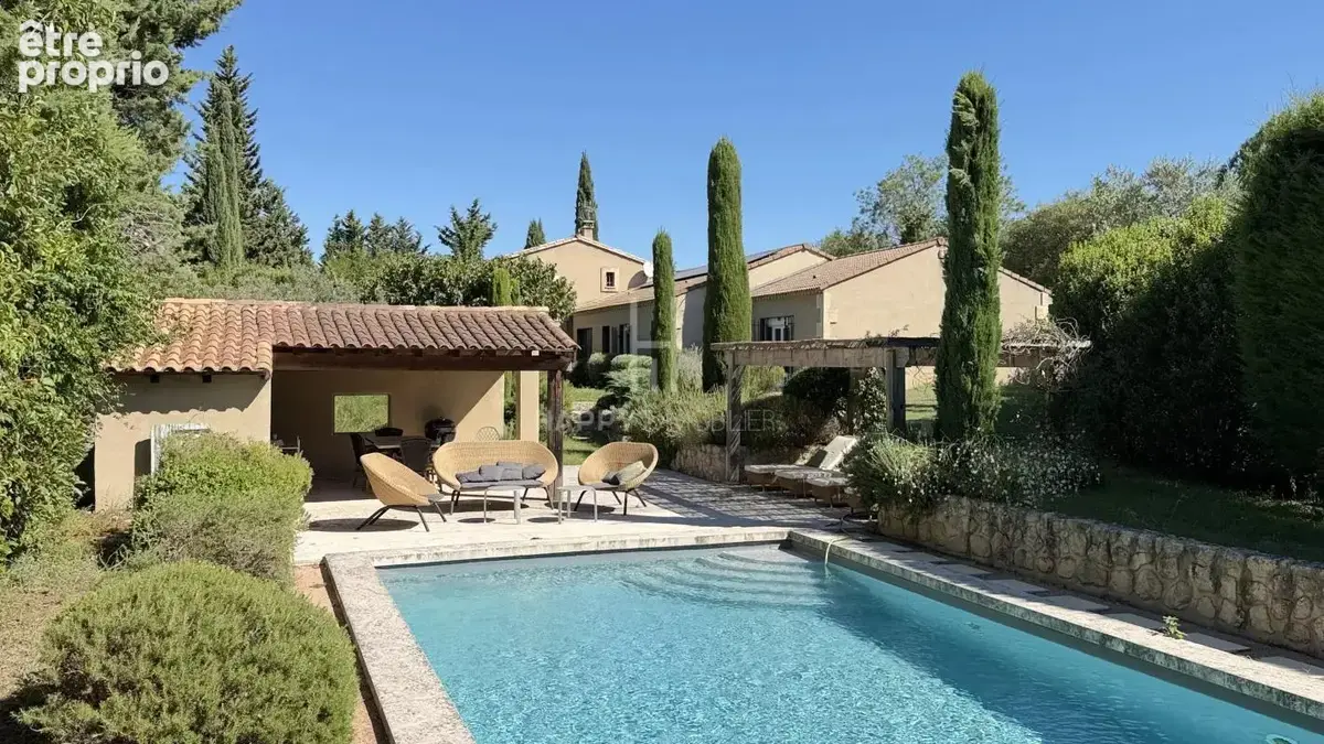A FONTVIEILLE, en collines, Maison avec 5 chambres et piscine - photo 8