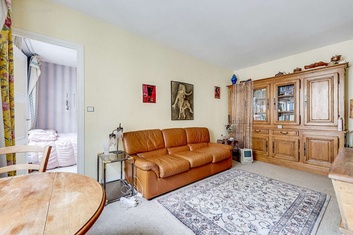 Appartement à PARIS-14E