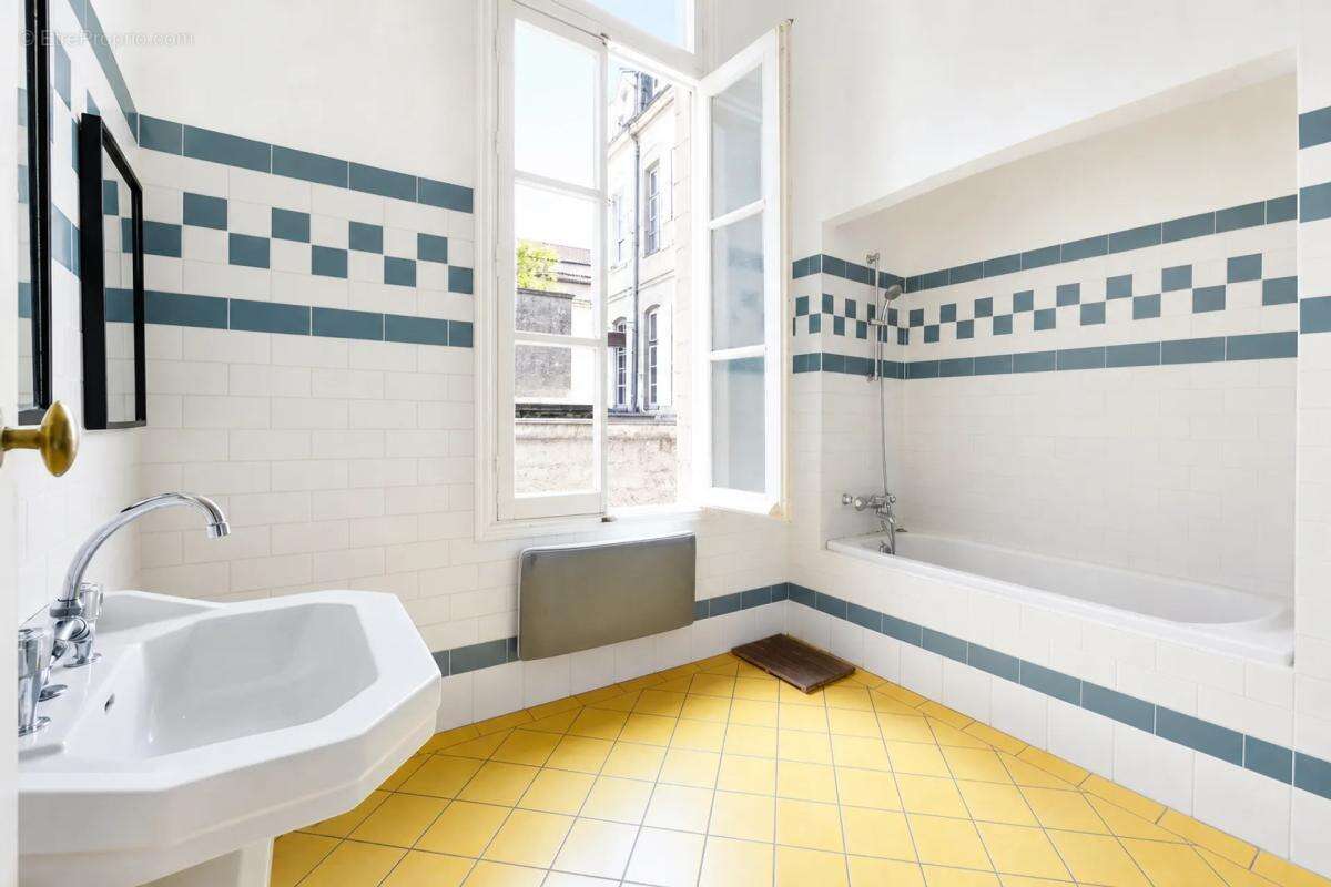 Appartement T4 spacieux avec 2 chambres - 127 m² - Nantes centre - photo 8