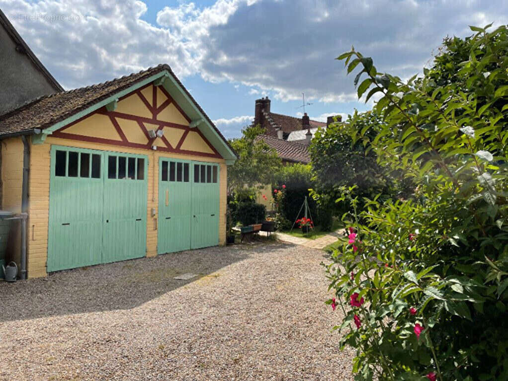 Maison à BRESLES