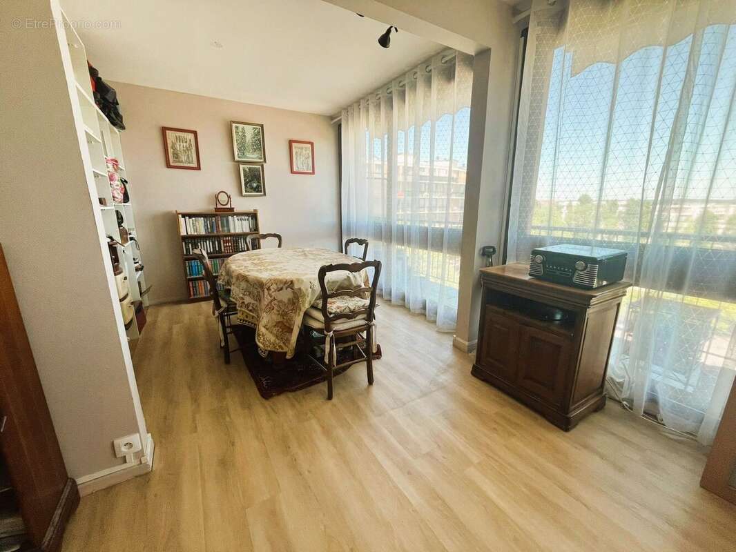 Appartement à FONTENAY-LE-FLEURY