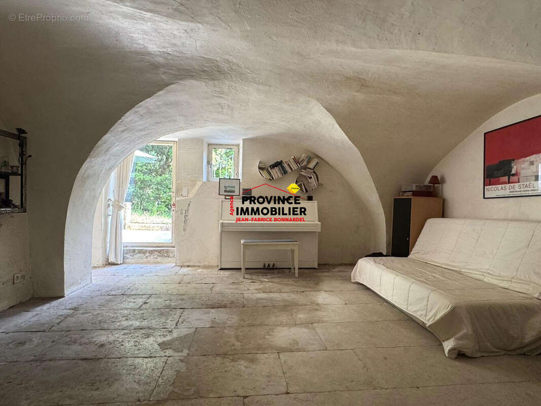 Maison 273 m² à Grillon  - photo 8