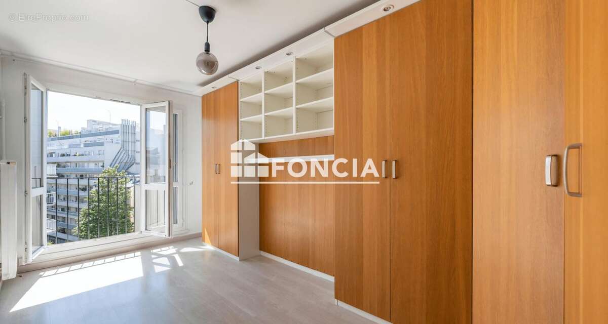 Appartement à PARIS-19E