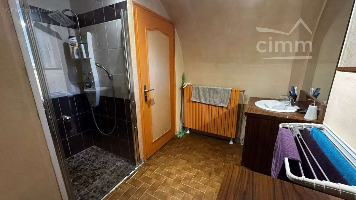 Maison à SAINT-BARTHELEMY-DE-VALS