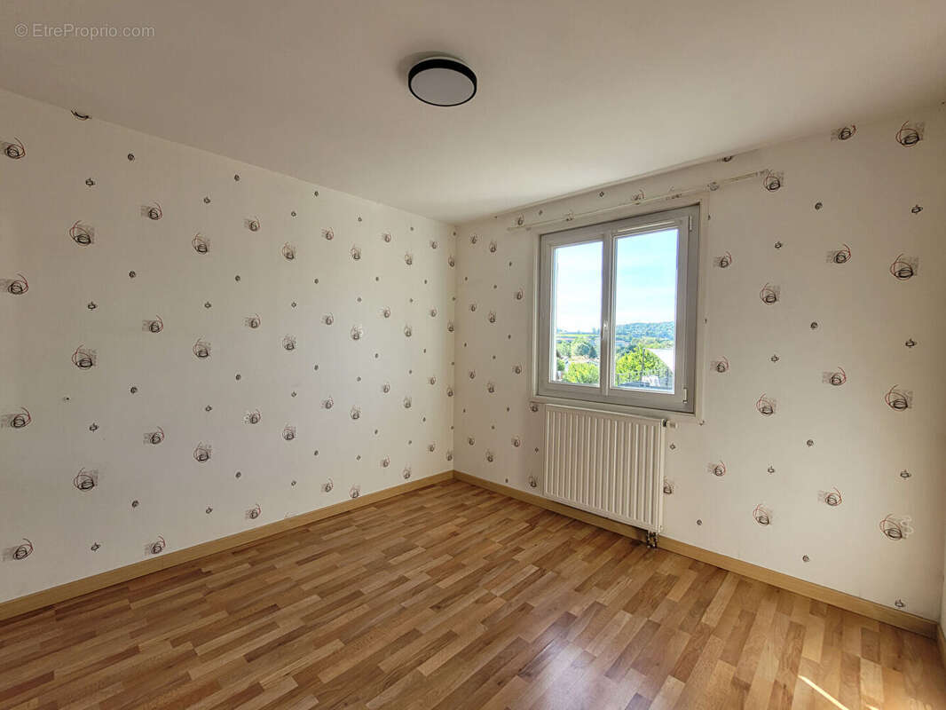 Maison à BRIVES-CHARENSAC