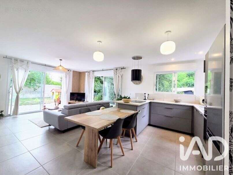 Maison 91 m² à Le Chay  - photo 4