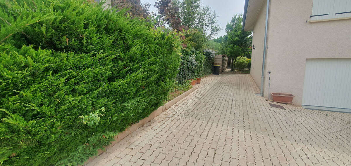 Maison à VETRAZ-MONTHOUX