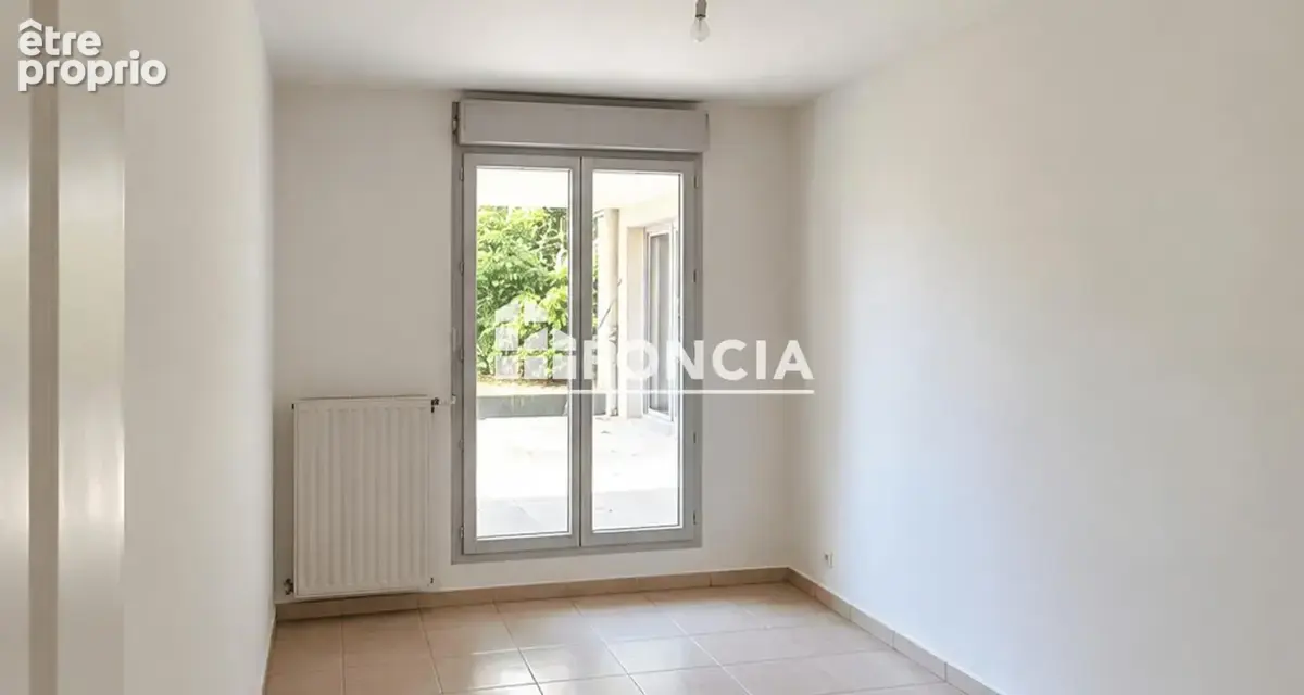 Neuville centre - Appartement T3 idéal professions libérales/médicales et paramédicales – 89 m² avec terrasse, jardin et garage - photo 7