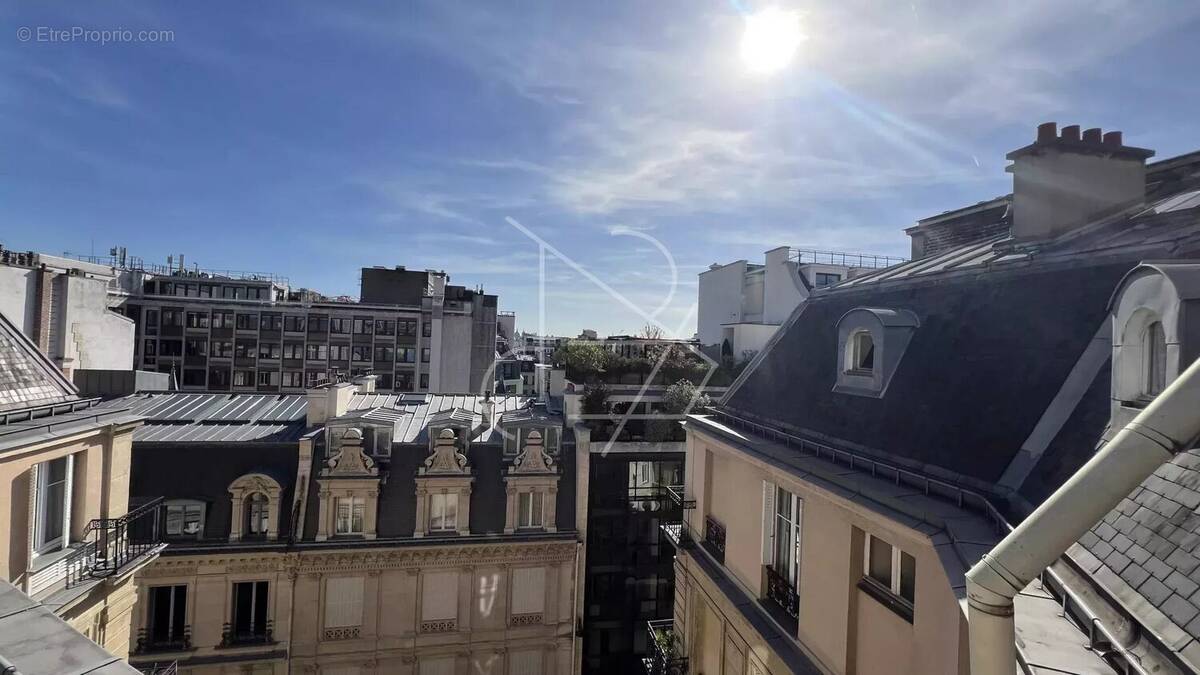 Appartement à PARIS-8E