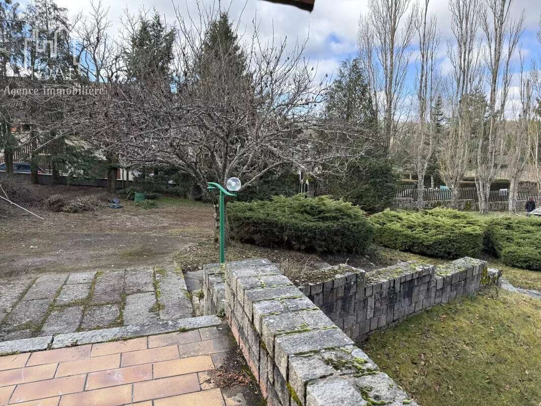 Maison à LE MALZIEU-VILLE