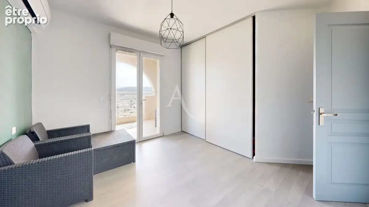 Maison-Appartement de 105m² avec vue incroyable - GARAGE + DOUBLE TERRASSE ! - photo 15