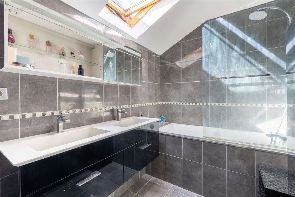 Maison à VERNEUIL-SUR-SEINE