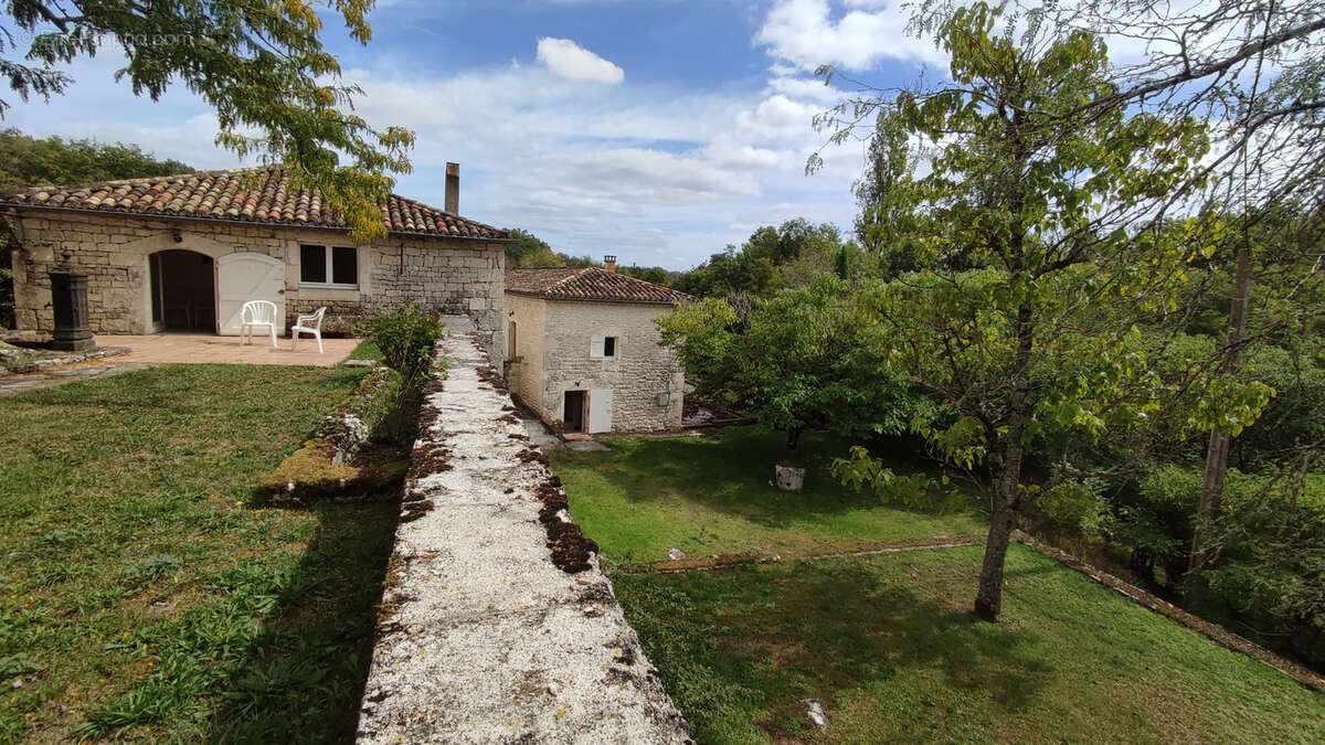 Maison à MONTAIGU-DE-QUERCY