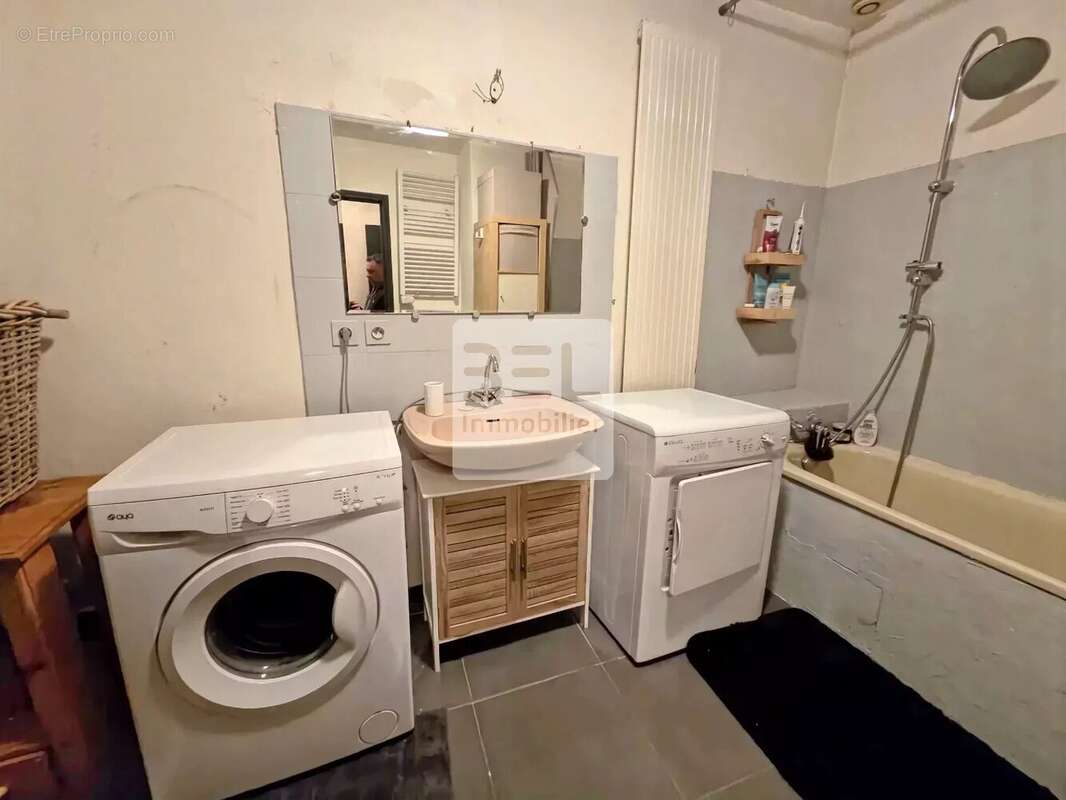 Appartement à LAUDUN-L'ARDOISE