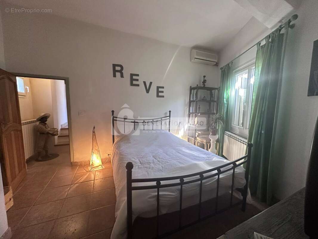 Maison à FONTVIEILLE