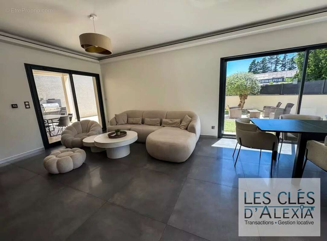 Maison à DECINES-CHARPIEU