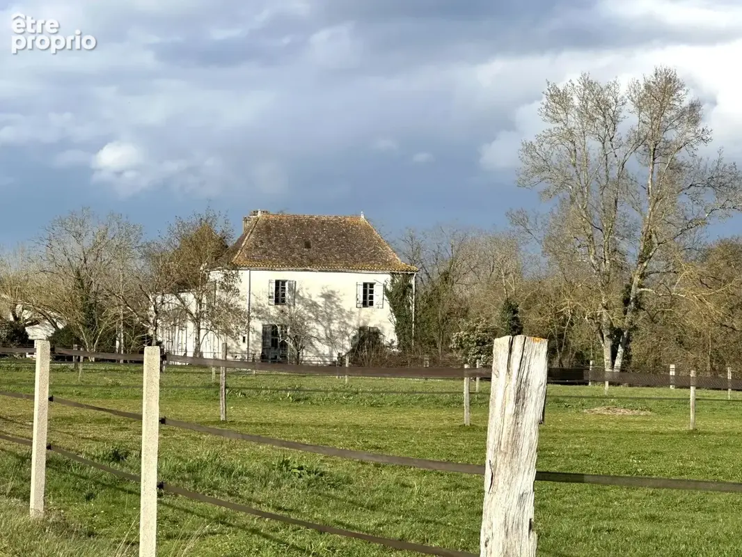 Superbe propriété équestre avec Maison de Maître, deux annexes, trois écuries, au milieu de 25ha de terres, entre Bordeaux et Be - photo 10