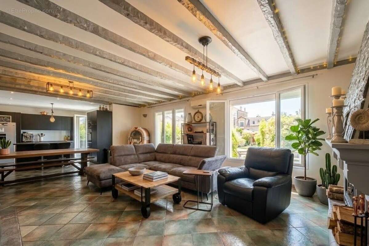 Maison à SAINT-MAUR-DES-FOSSES